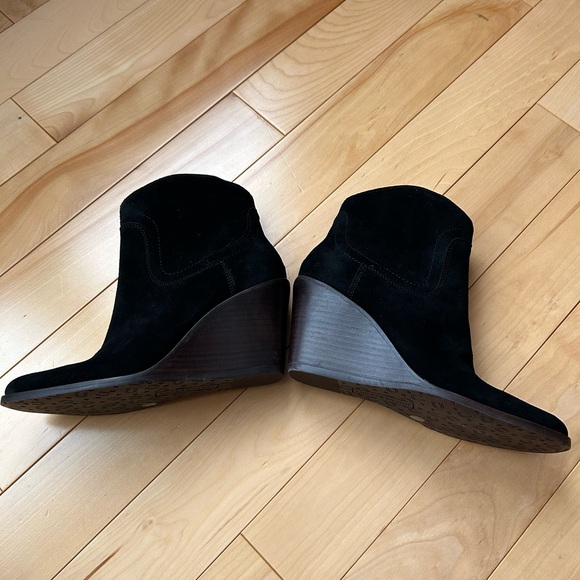 NWT Lucky Brand Wadier Black Suede Wedge Ankle Boots Sizes: 7.5 - Picture 6 of 12